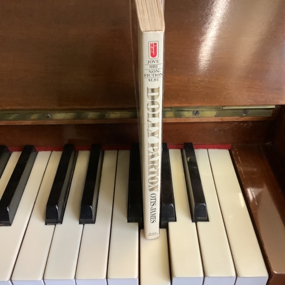 VINTAGE 1979 Dolly Parton Photo Biography Book by Otis James Paperback - Picture 3 of 7